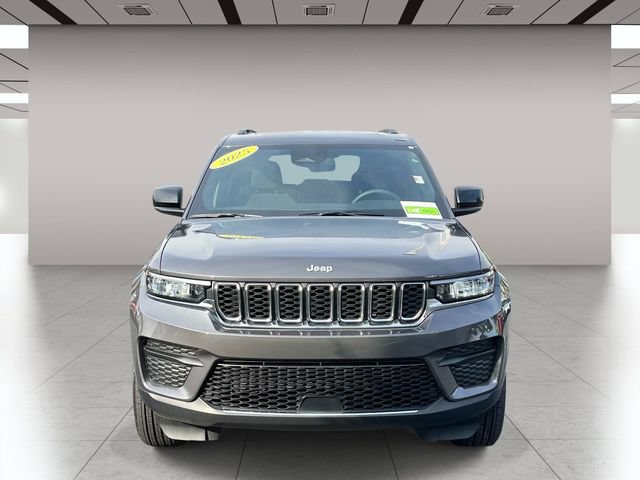 Used 2025 Jeep Grand Cherokee Laredo X AWD/4WD image 9