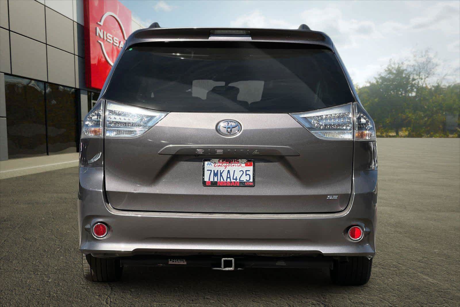 Used 2015 Toyota Sienna SE w/ SE Preferred Package FWD image 8