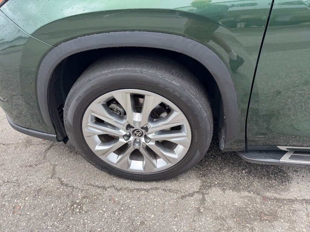 Used 2023 Toyota Highlander Limited image 11