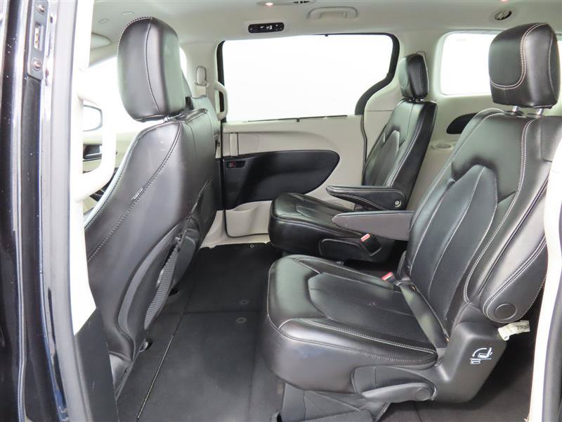 Used 2023 Chrysler Pacifica Touring-L FWD image 29