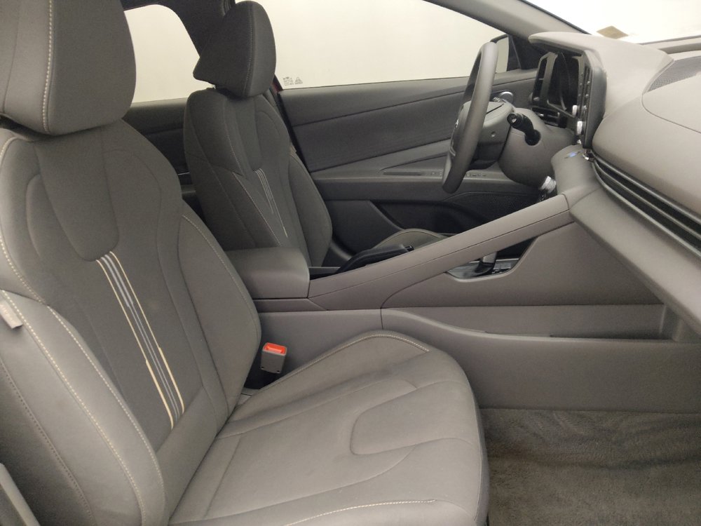 Used 2023 Hyundai Elantra SEL image 21