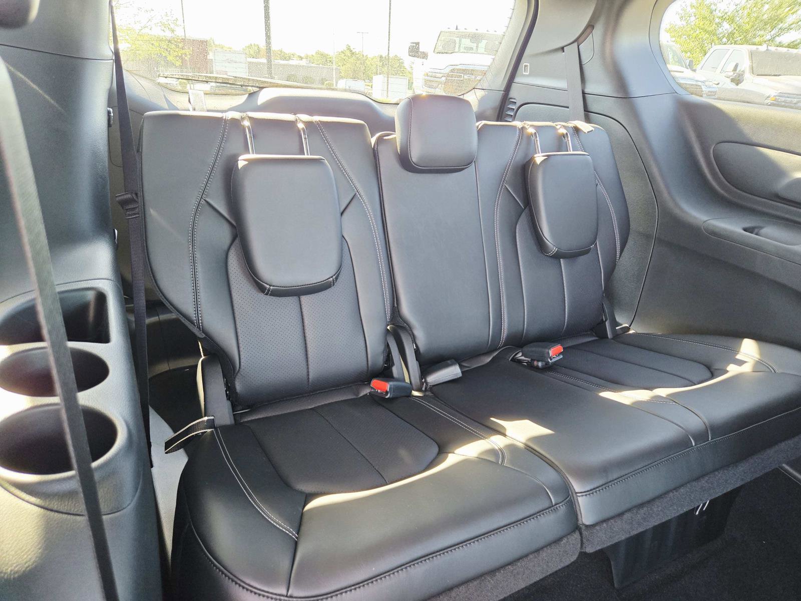 New 2026 Chrysler Pacifica Select image 15
