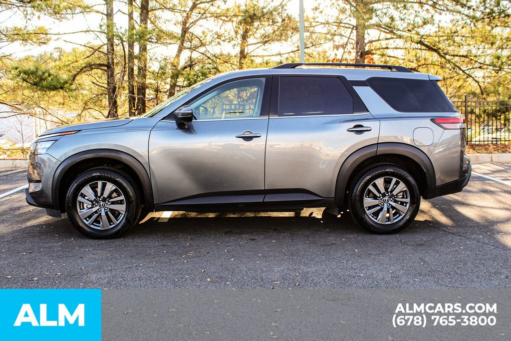 Used 2025 Nissan Pathfinder SV image 7