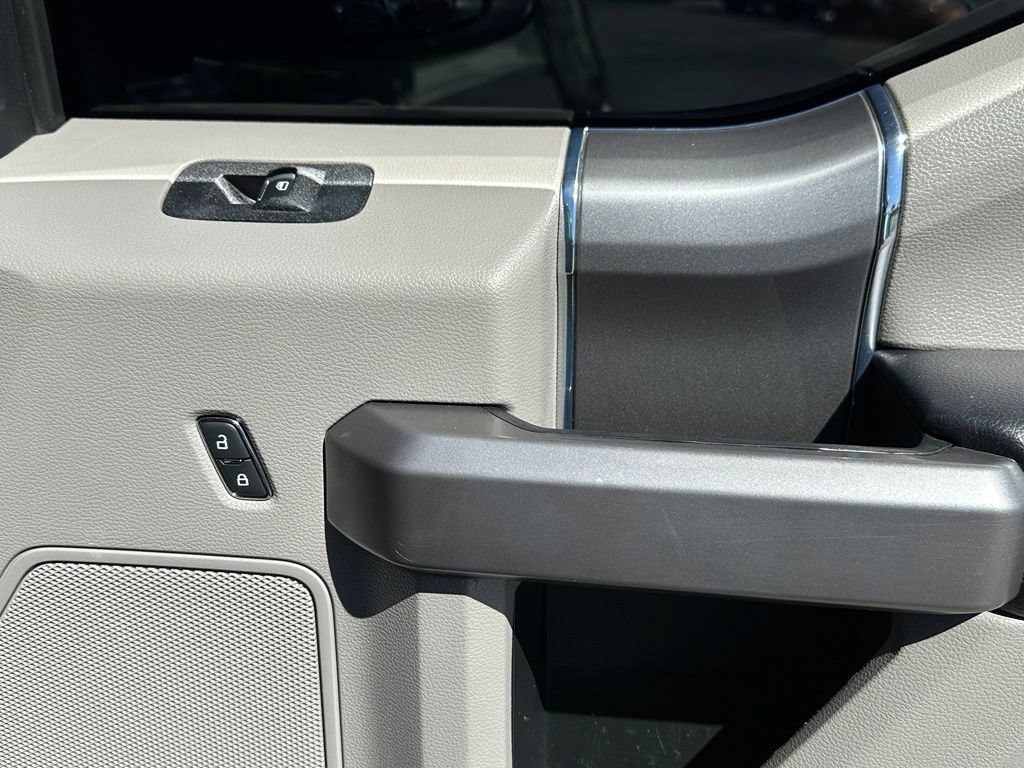 Used 2019 Ford F350 XLT w/ XLT Premium Package AWD/4WD image 17