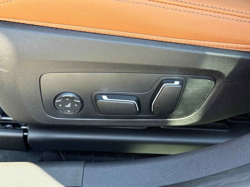 New 2026 BMW 330i Sedan w/ Convenience Package RWD image 18