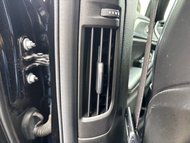 Used 2022 Jeep Grand Cherokee L Overland w/ Luxury Tech Group IV AWD/4WD image 36