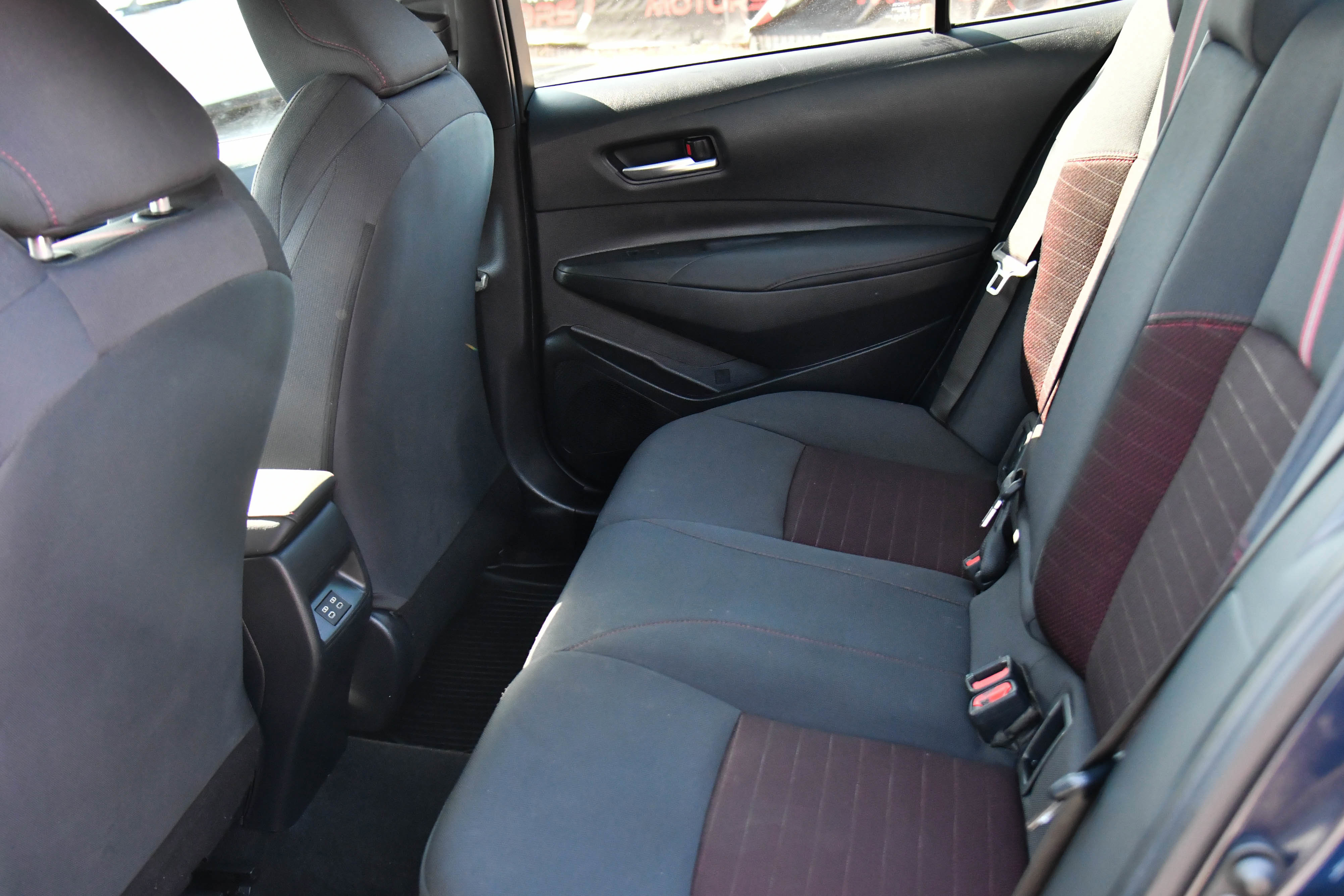 Used 2023 Toyota Corolla SE w/ SE Premium Package FWD image 37