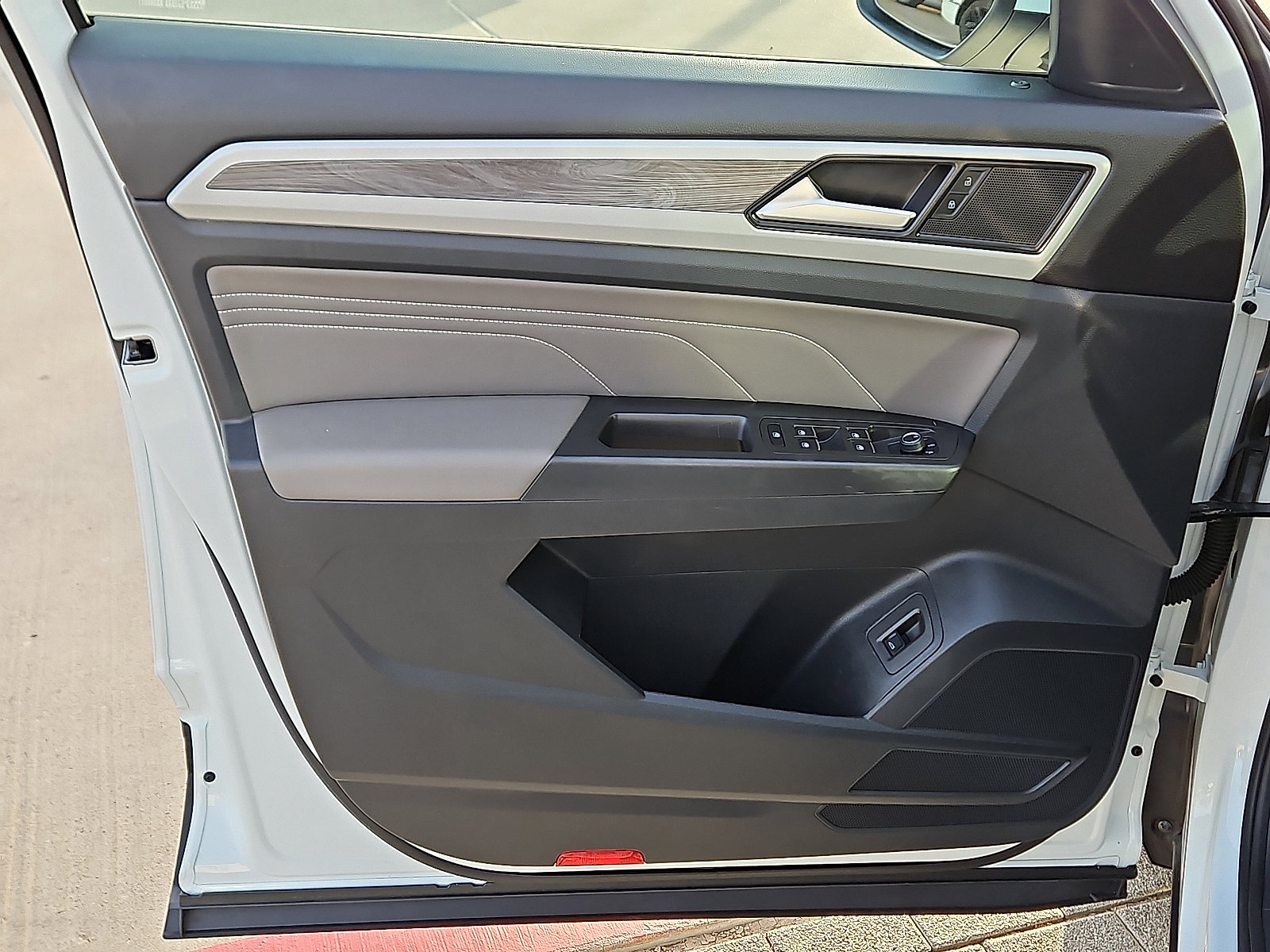 Certified 2023 Volkswagen Atlas Cross Sport SE image 12