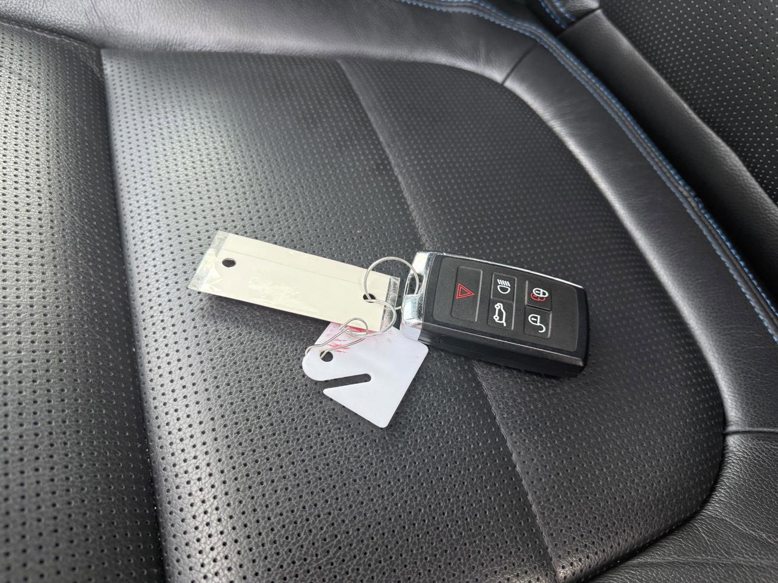 Used 2019 Jaguar E-PACE R-Dynamic SE image 28