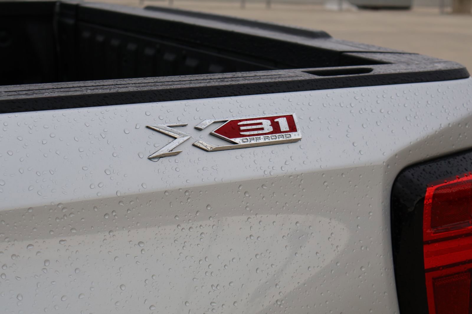Used 2022 GMC Sierra 1500 SLT AWD/4WD image 3