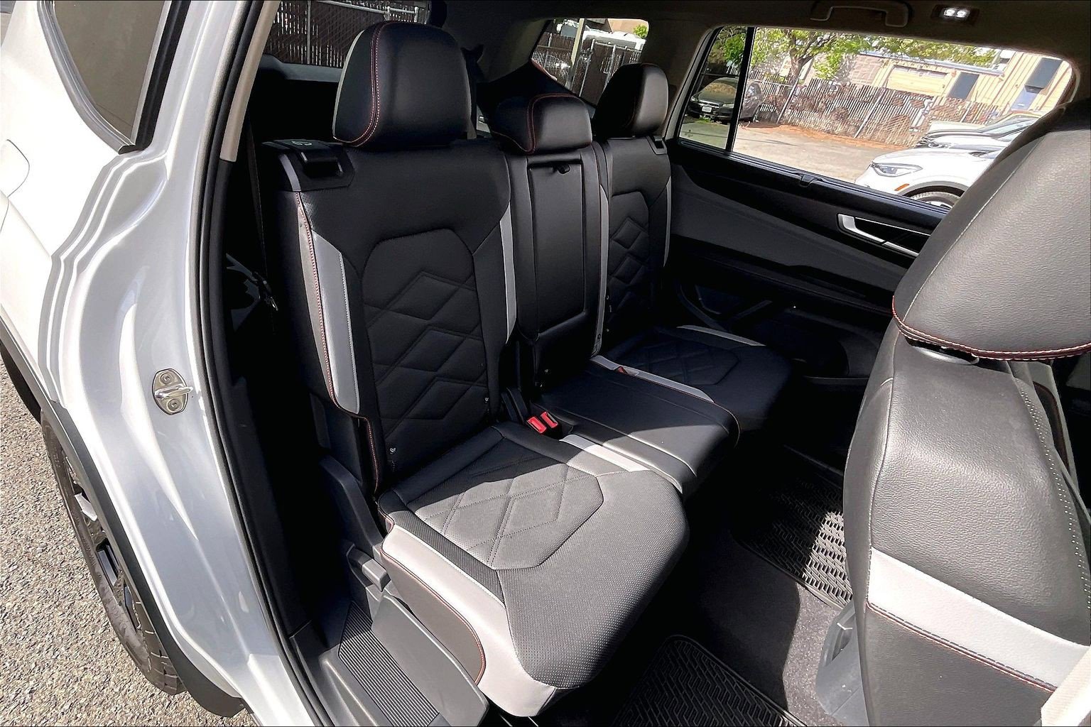 Certified 2024 Volkswagen Atlas Peak Edition SEL AWD/4WD image 26