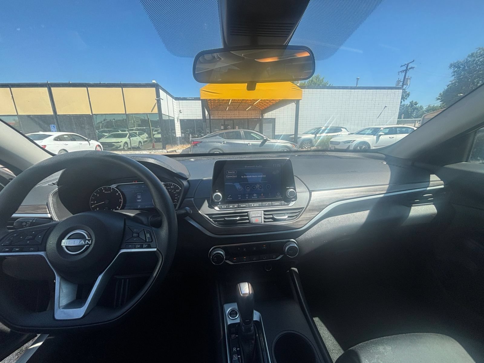 Used 2025 Nissan Altima 2.5 SV FWD image 31