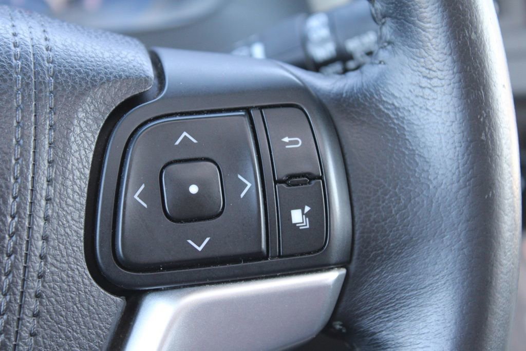 Used 2015 Toyota Sienna XLE image 36