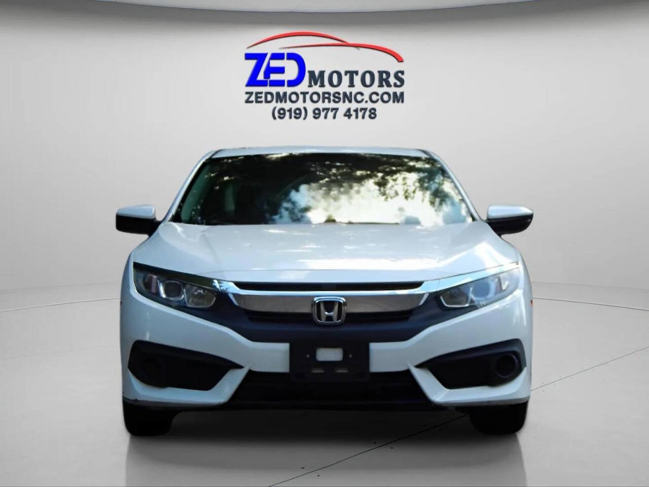 Used 2018 Honda Civic EX image 2
