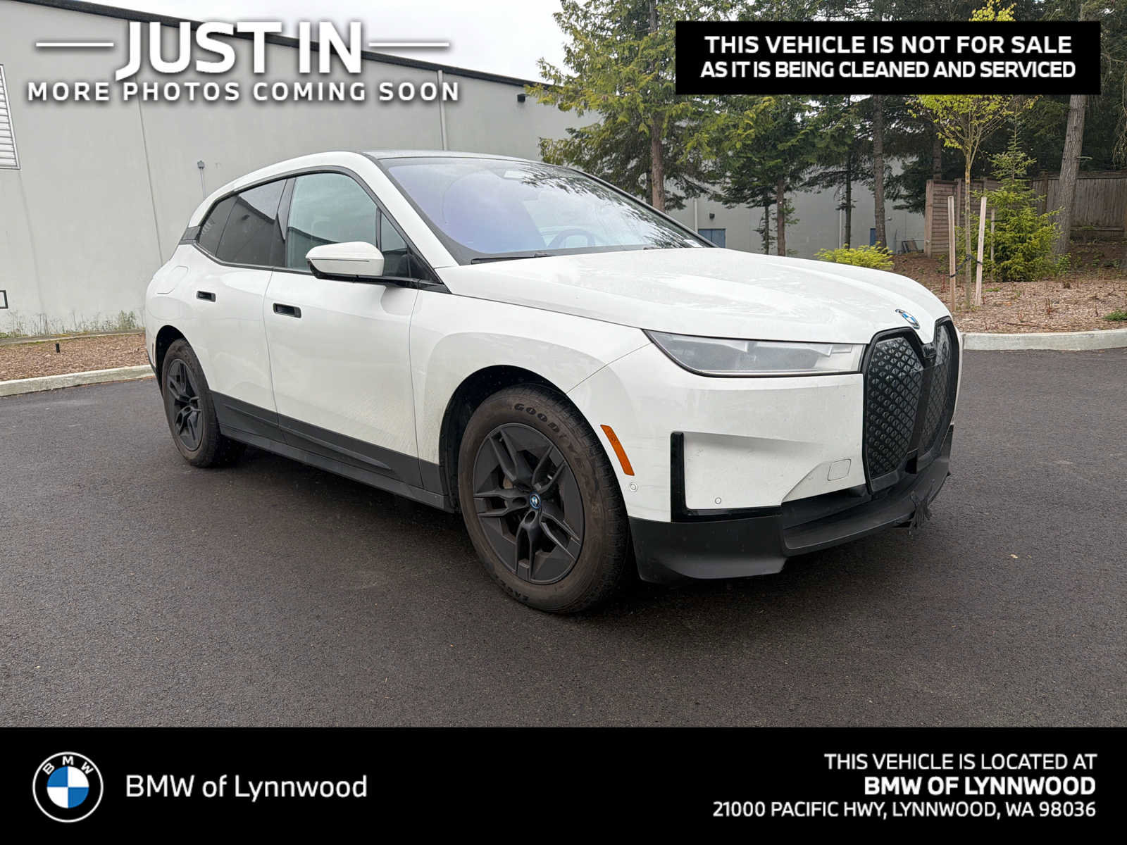 Used 2024 BMW iX xDrive50 w/ Convenience Package AWD/4WD image 1