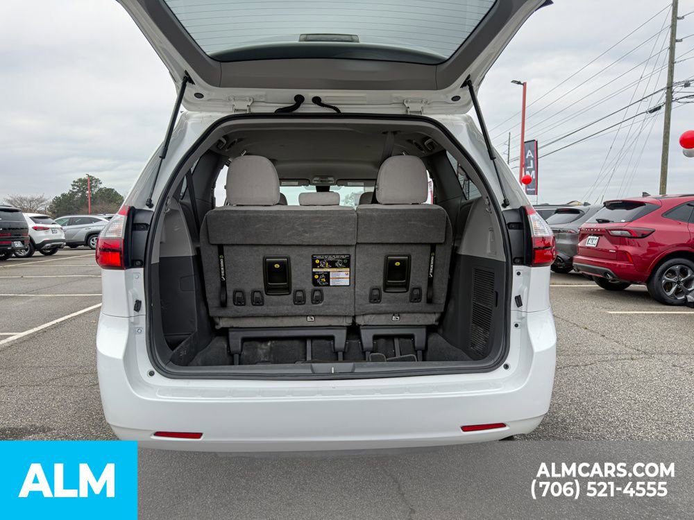 Used 2020 Toyota Sienna L FWD image 21
