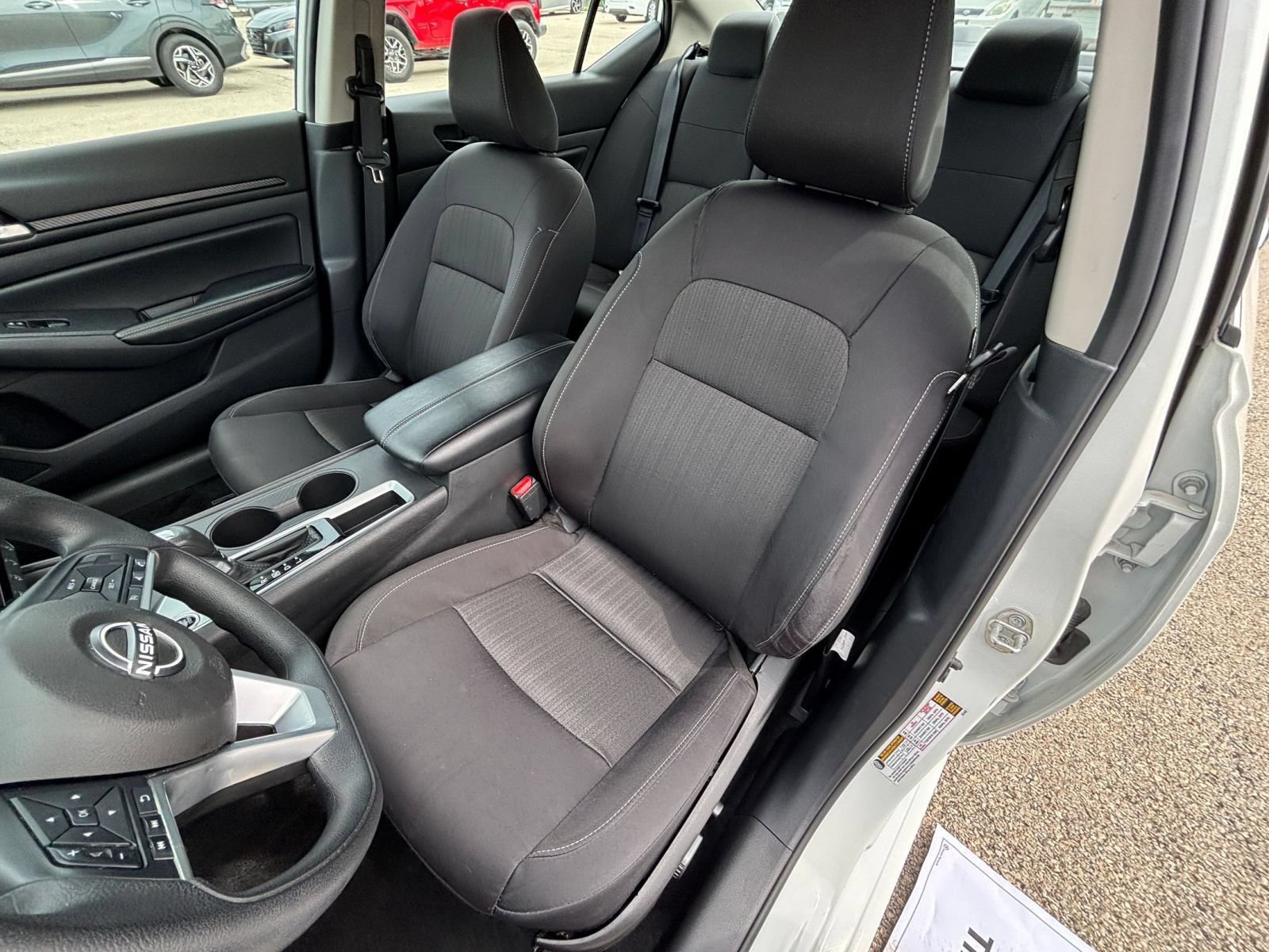 Used 2025 Nissan Altima 2.5 SV FWD image 31