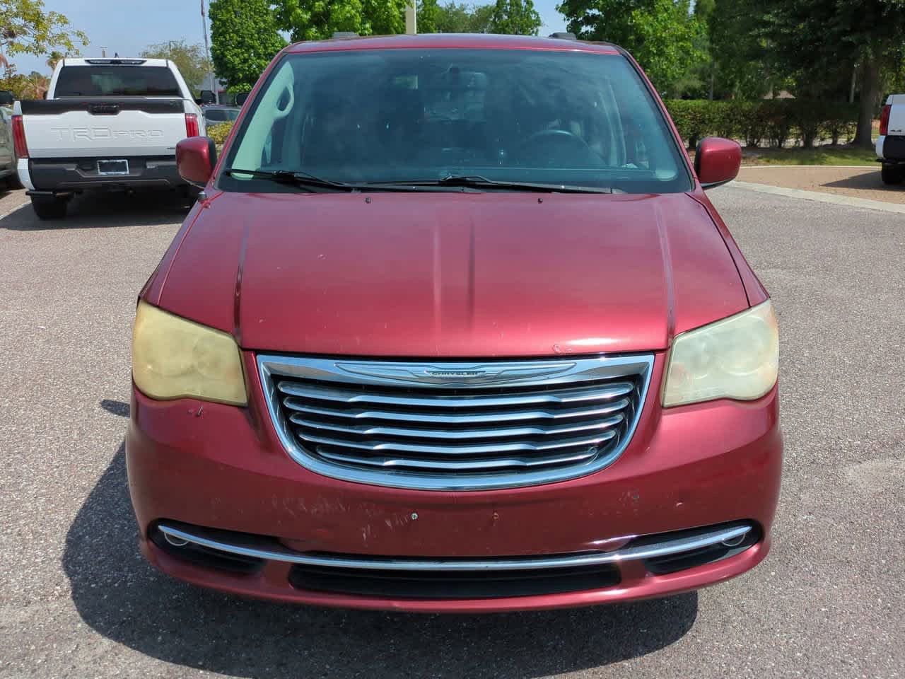 Used 2014 Chrysler Town & Country Touring FWD image 9