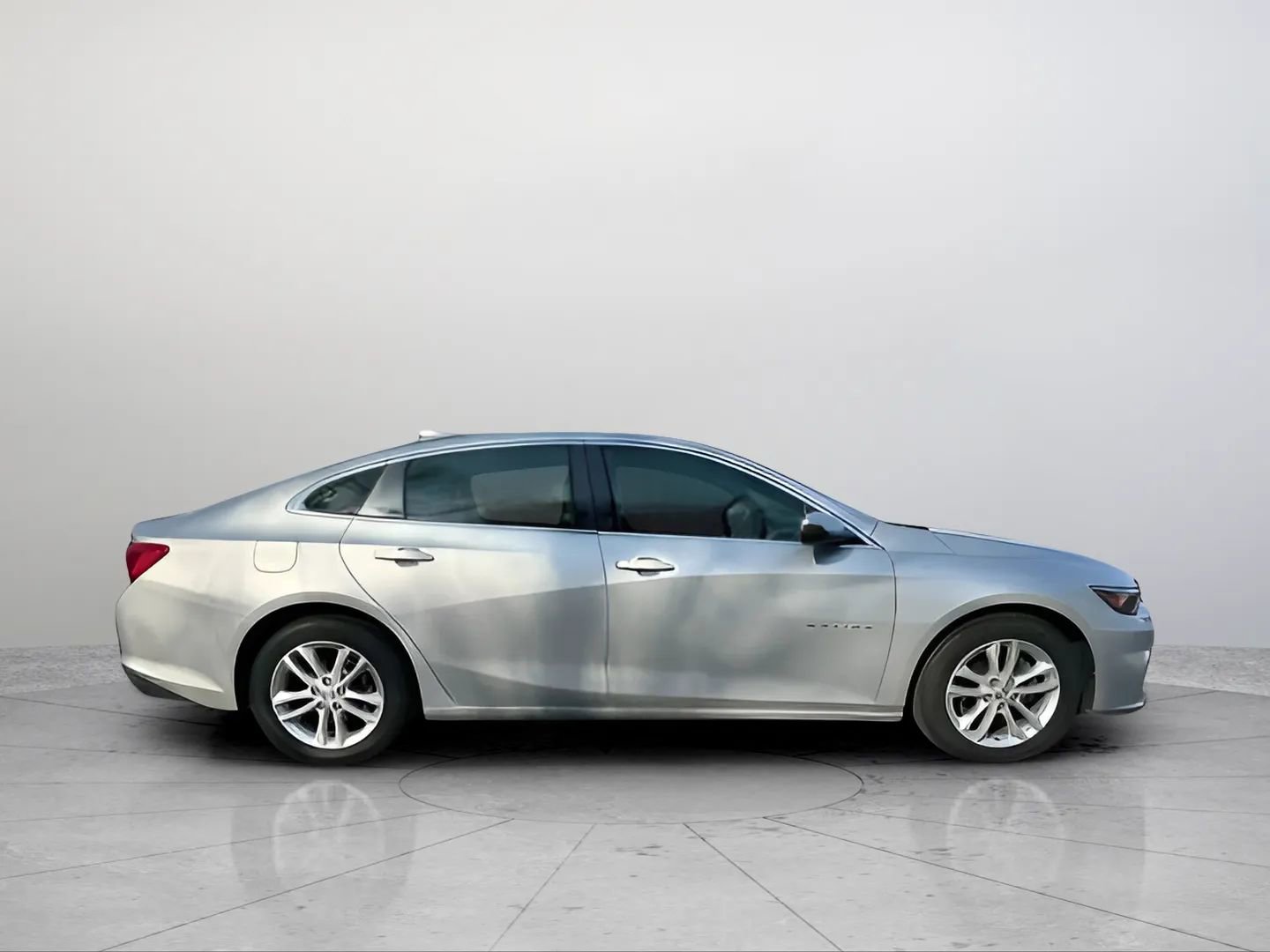 Used 2016 Chevrolet Malibu LT w/ Leather Package FWD image 9