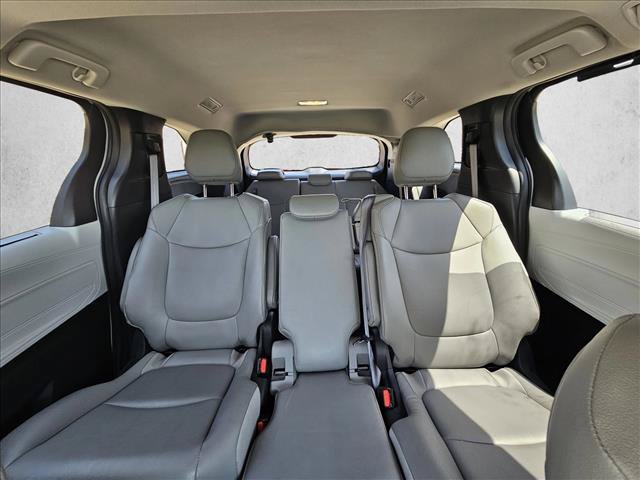 Used 2025 Toyota Sienna XLE FWD image 15