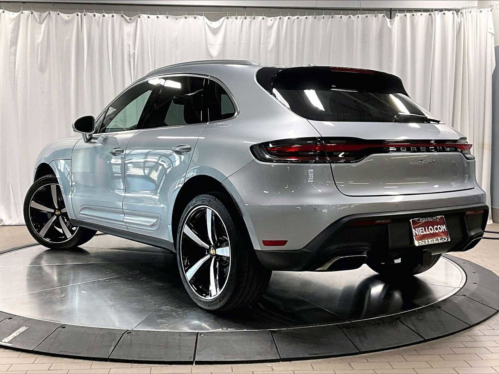 Used 2025 Porsche Macan image 3