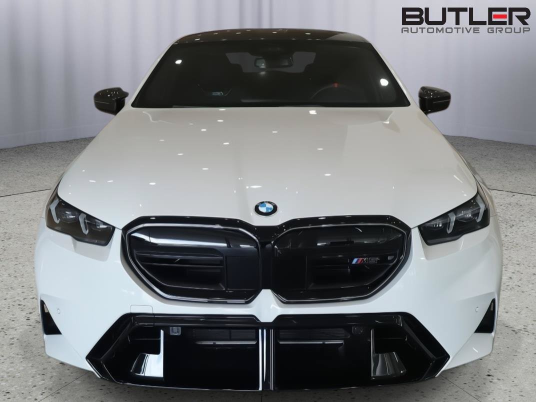 Used 2026 BMW M5 w/ Carbon Package AWD/4WD image 2