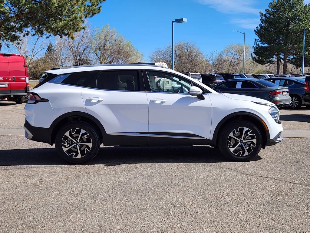 Used 2025 Kia Sportage EX image 2