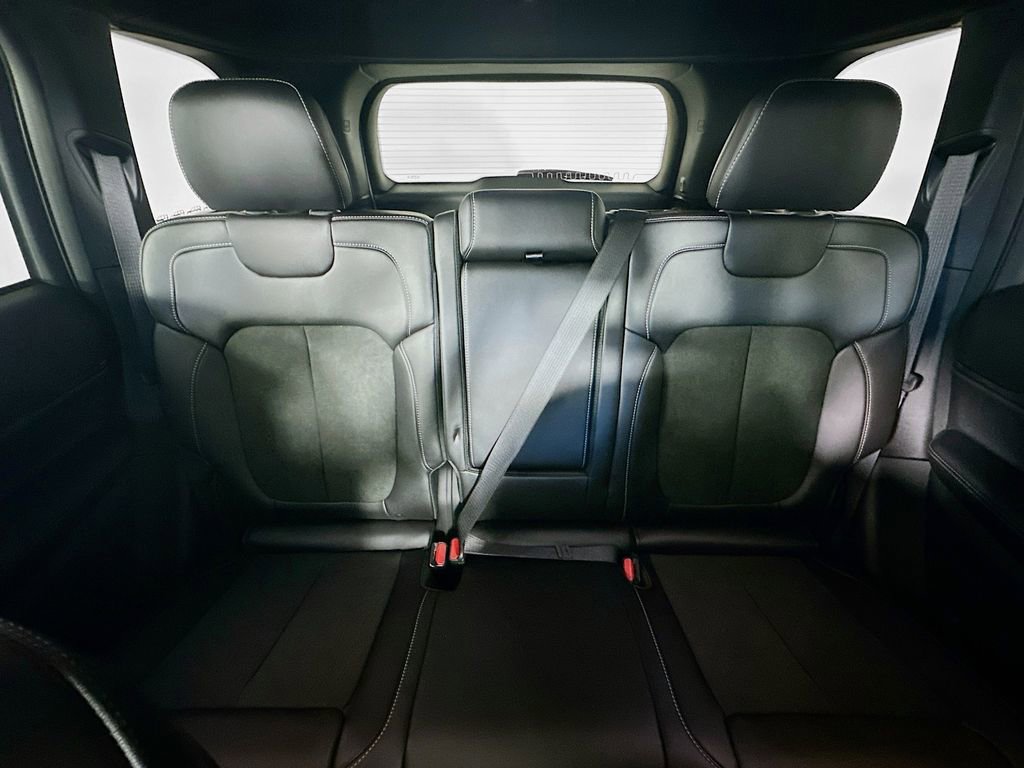 New 2025 Jeep Grand Cherokee Altitude image 10