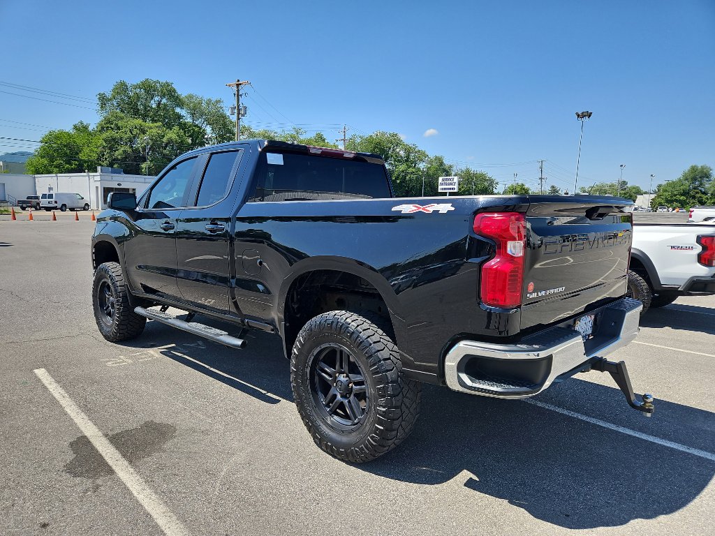 Used 2020 Chevrolet Silverado 1500 LT AWD/4WD image 2