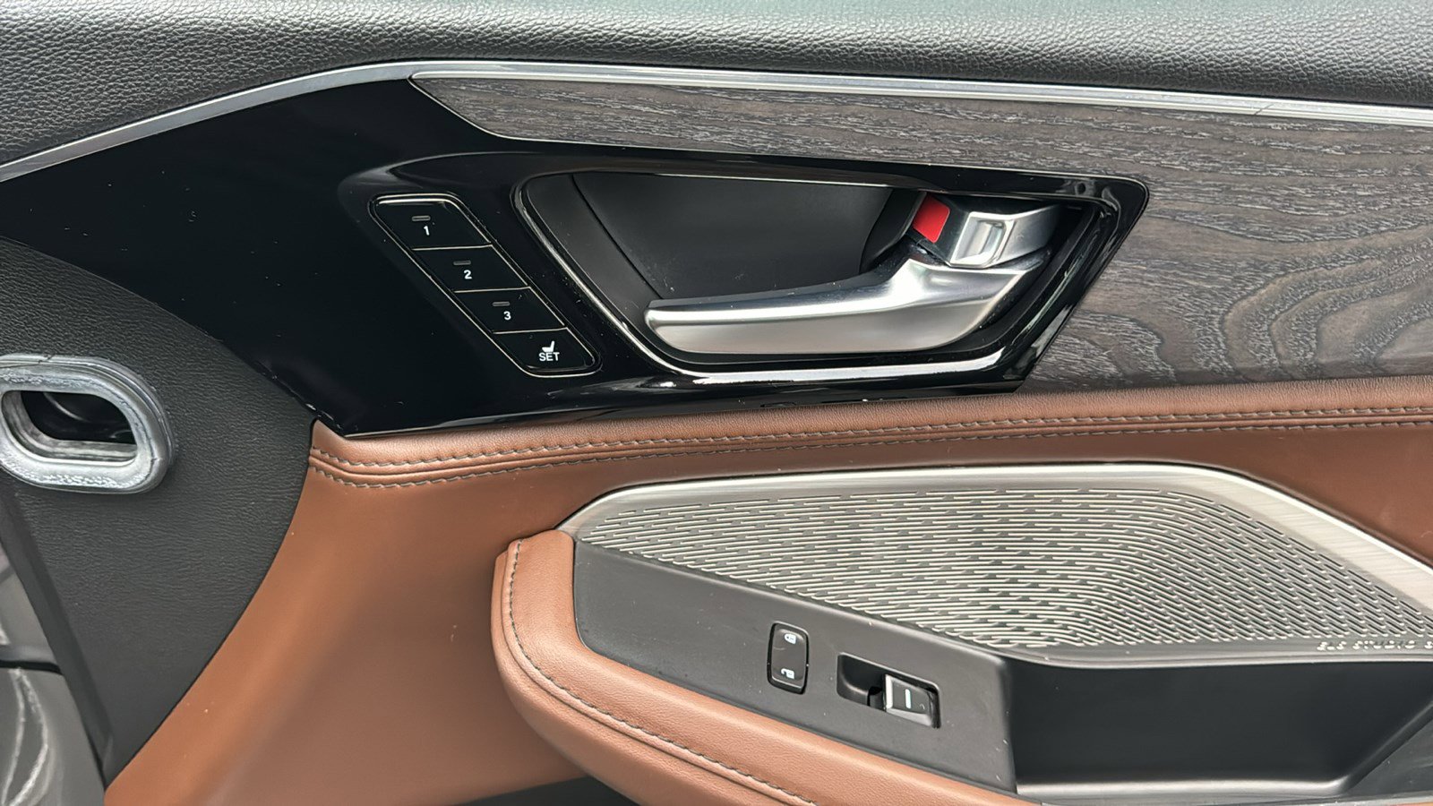 Used 2023 Acura MDX SH-AWD w/ Advance Package image 28