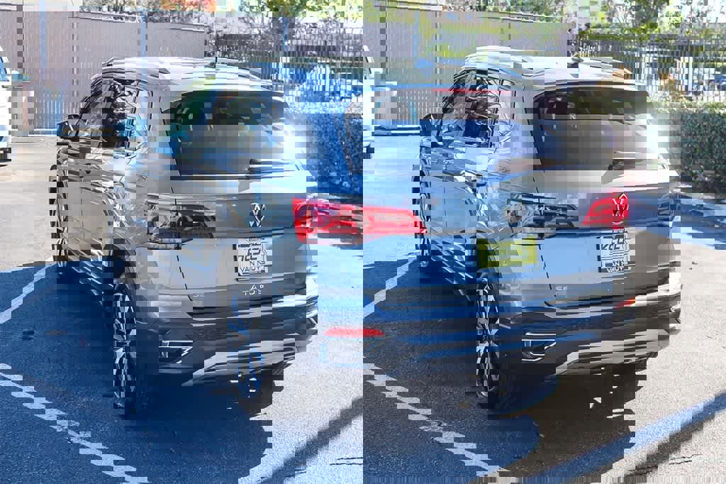 Used 2024 Volkswagen Taos SE image 7