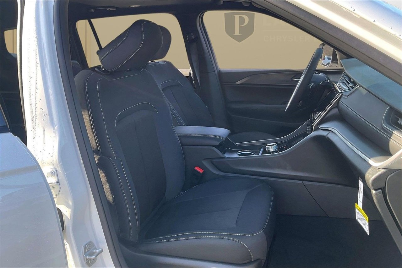 New 2025 Jeep Grand Cherokee L Laredo w/ Luxury Tech Group I image 23