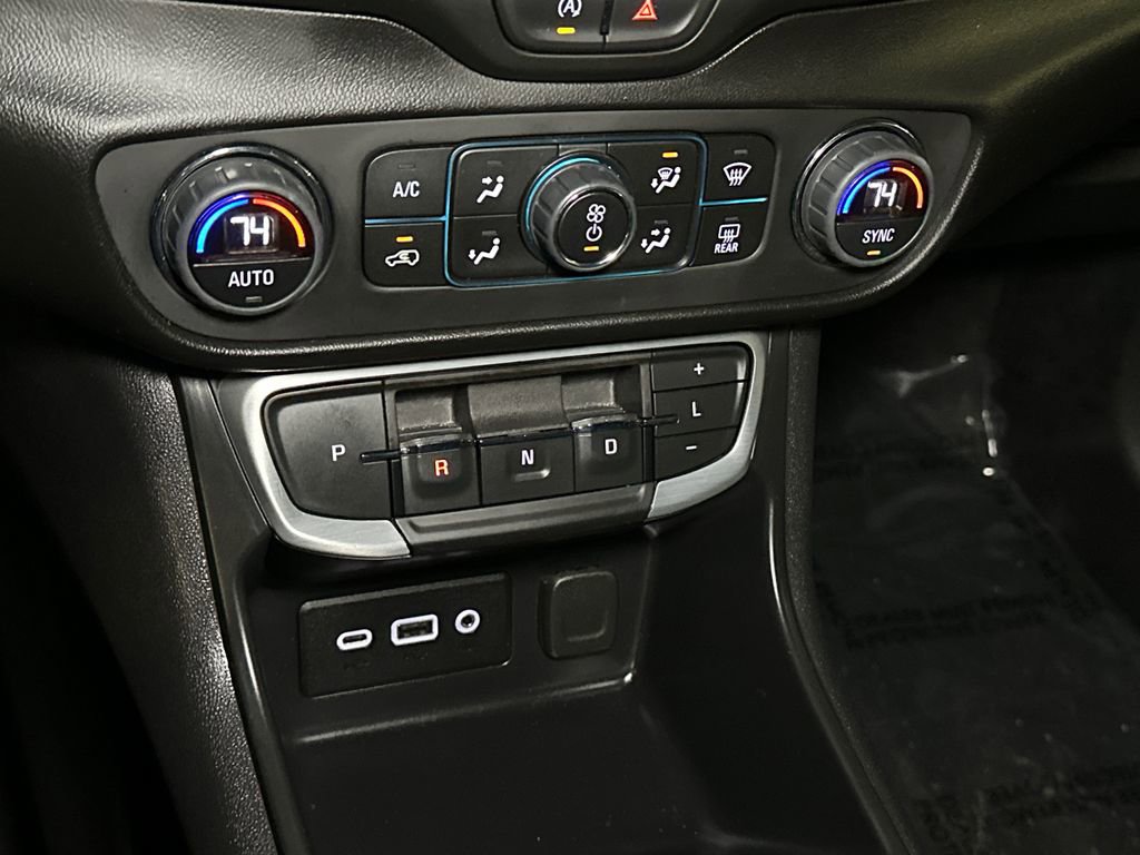 Used 2023 GMC Terrain SLE w/ Driver Convenience Package image 24