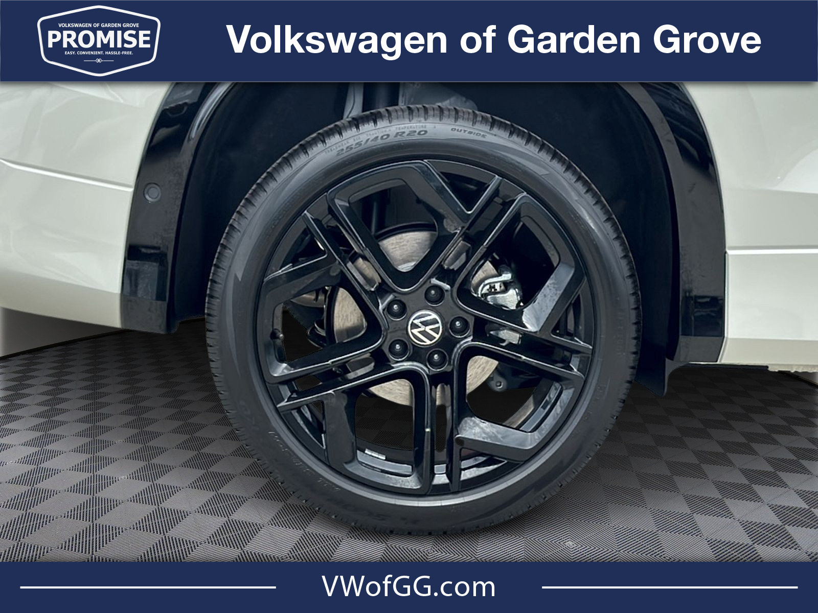 New 2026 Volkswagen Tiguan SE R-Line AWD/4WD image 8