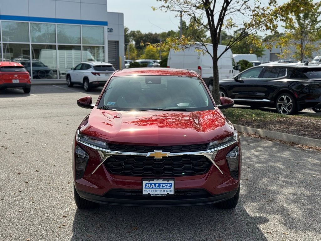 Used 2025 Chevrolet Trax LS w/ LS Convenience Package image 2