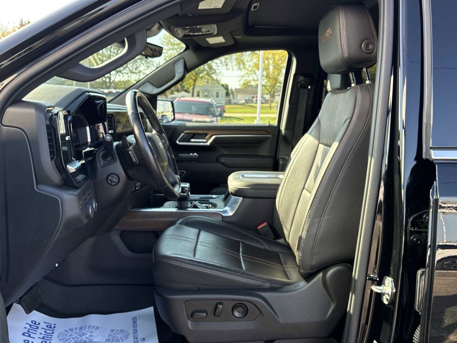 Certified 2022 Chevrolet Silverado 1500 High Country w/ High Country Premium Package image 19