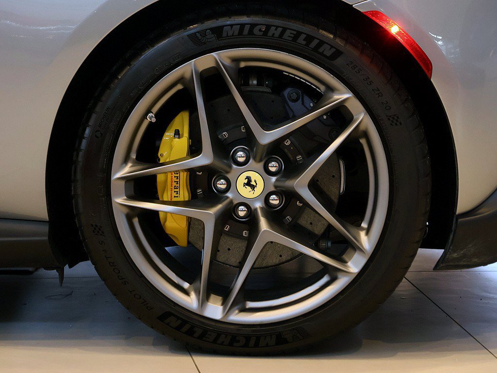 Certified 2026 Ferrari Roma Spider RWD image 51
