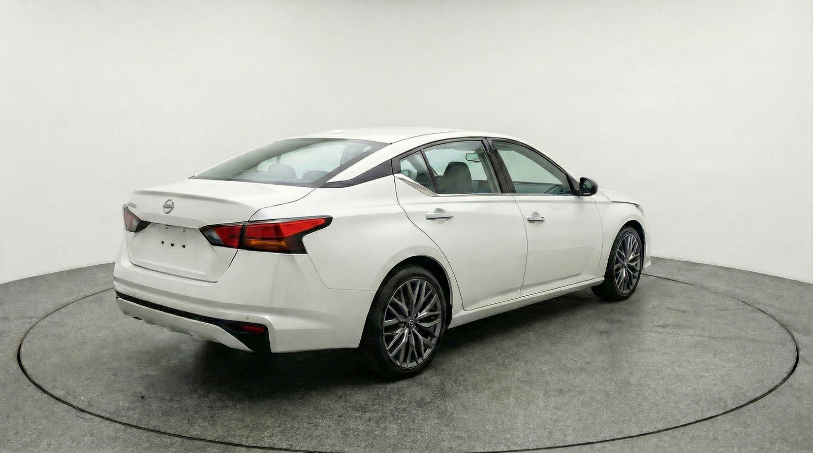 Used 2025 Nissan Altima 2.5 SV image 9