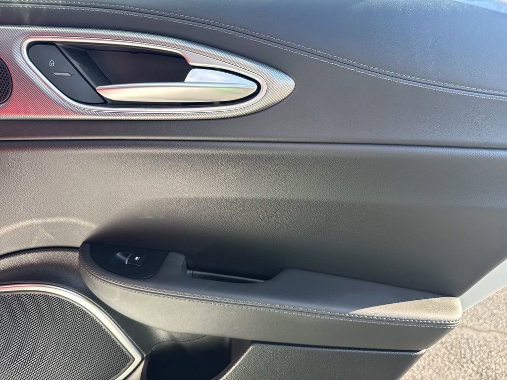 Used 2023 Alfa Romeo Giulia Veloce image 57