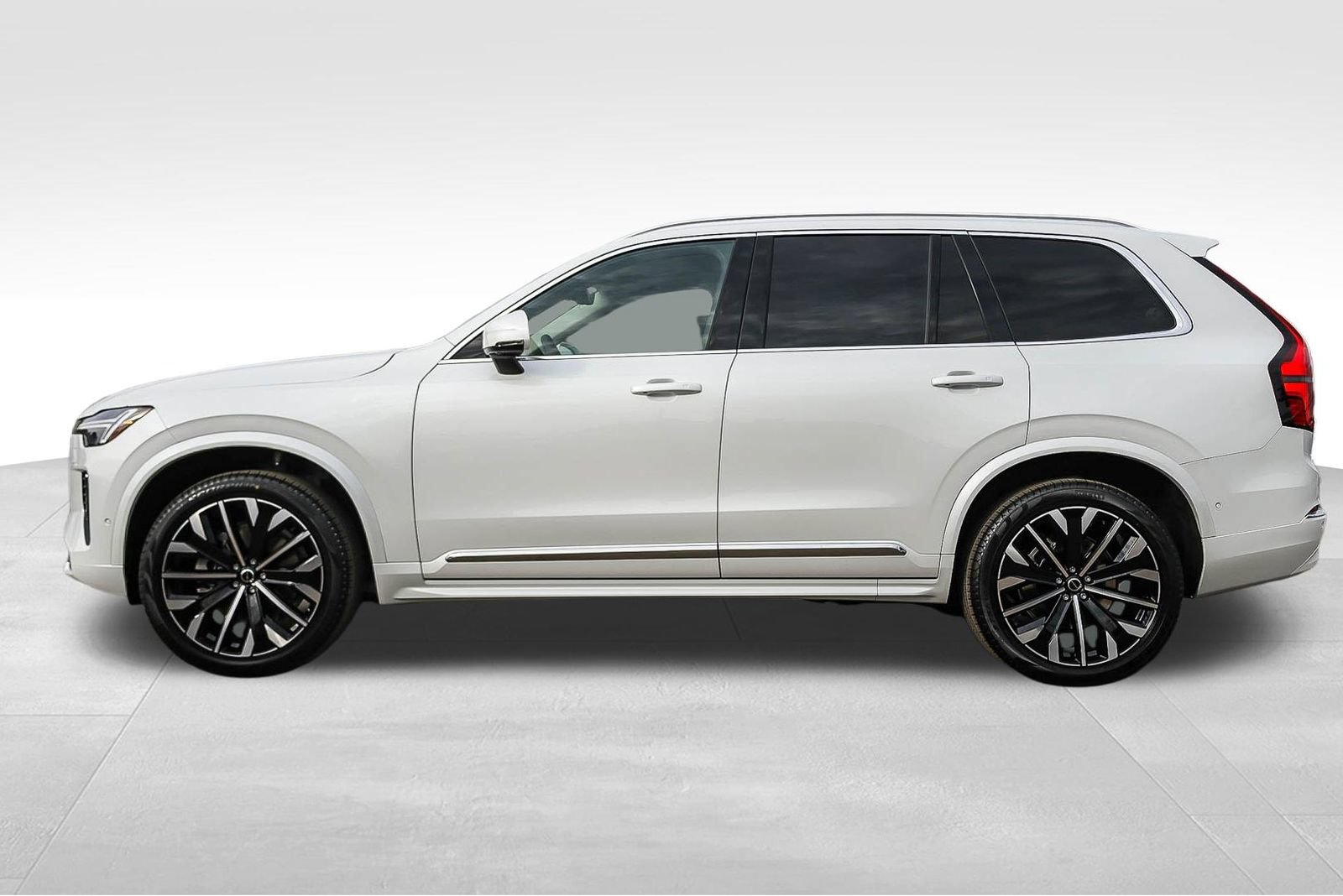New 2027 Volvo XC90 B6 Plus AWD/4WD image 7