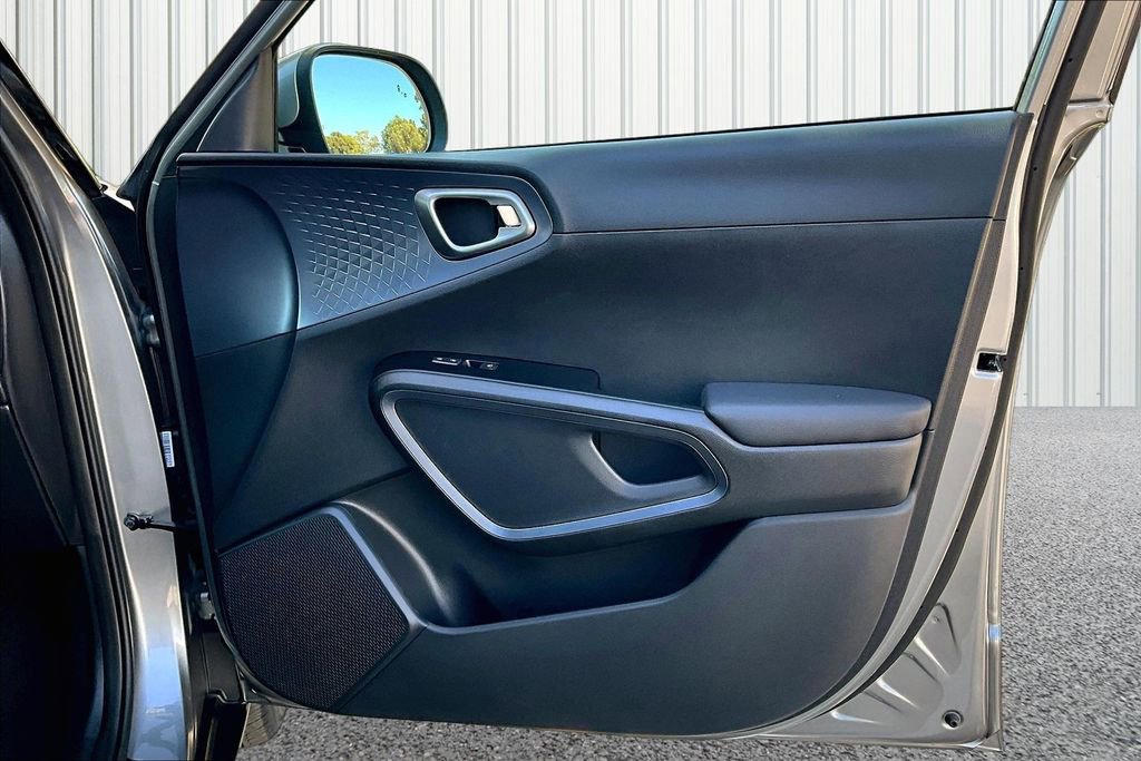 Used 2024 Kia Soul EX image 18