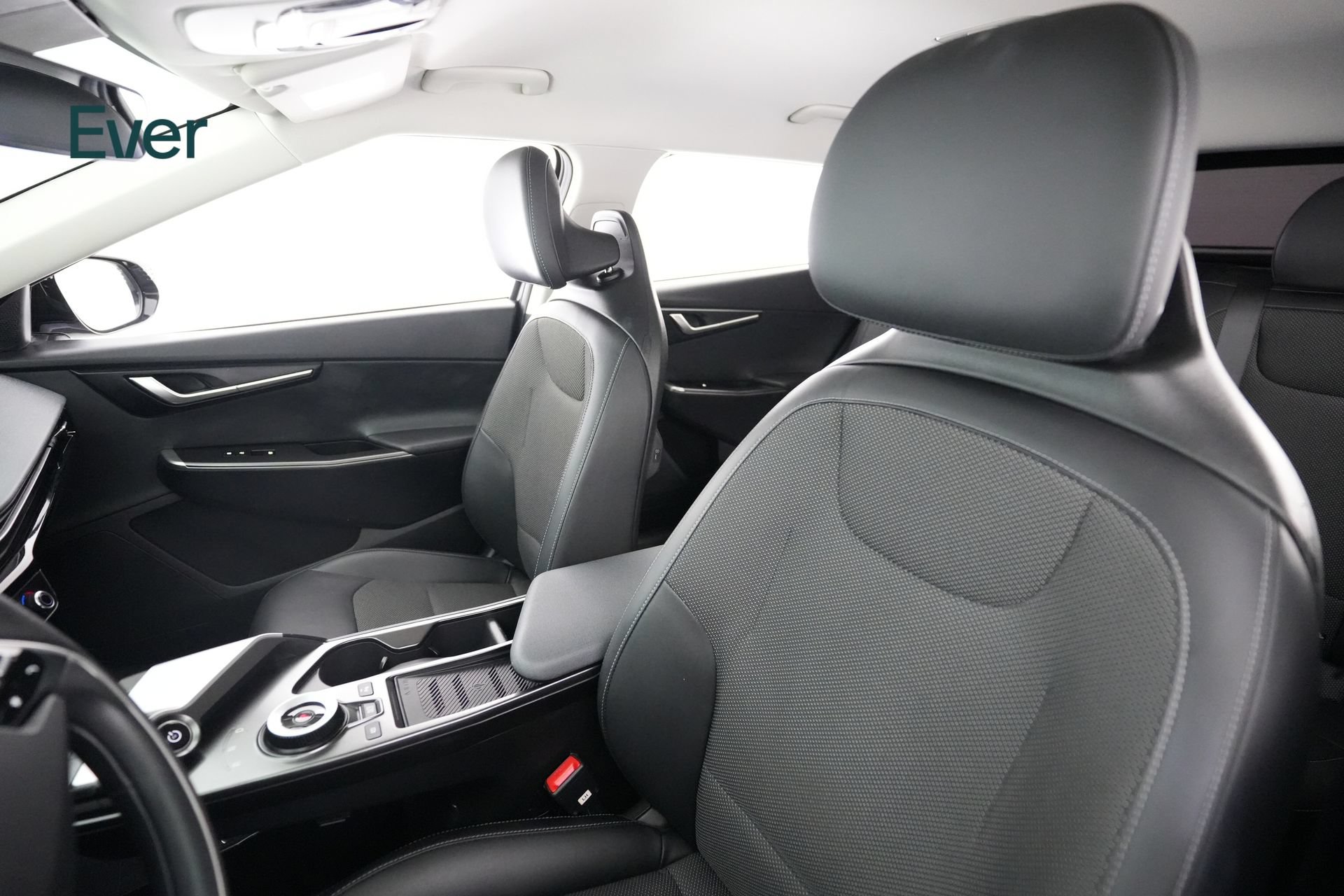 Used 2024 Kia EV6 Light RWD image 4
