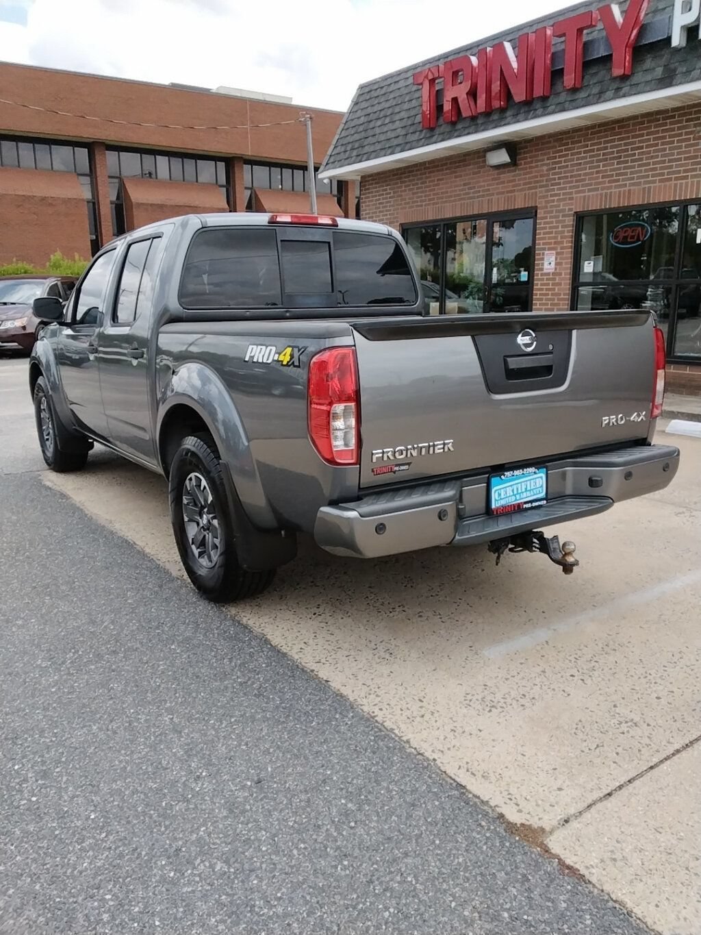Used 2018 Nissan Frontier PRO-4X AWD/4WD image 2