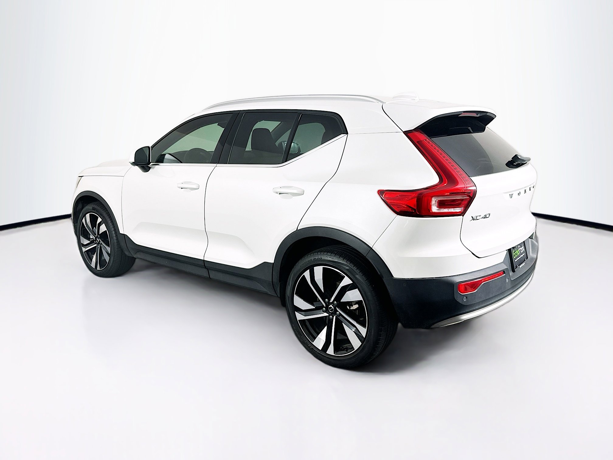 Used 2024 Volvo XC40 B5 Plus w/ Climate Package AWD/4WD image 5