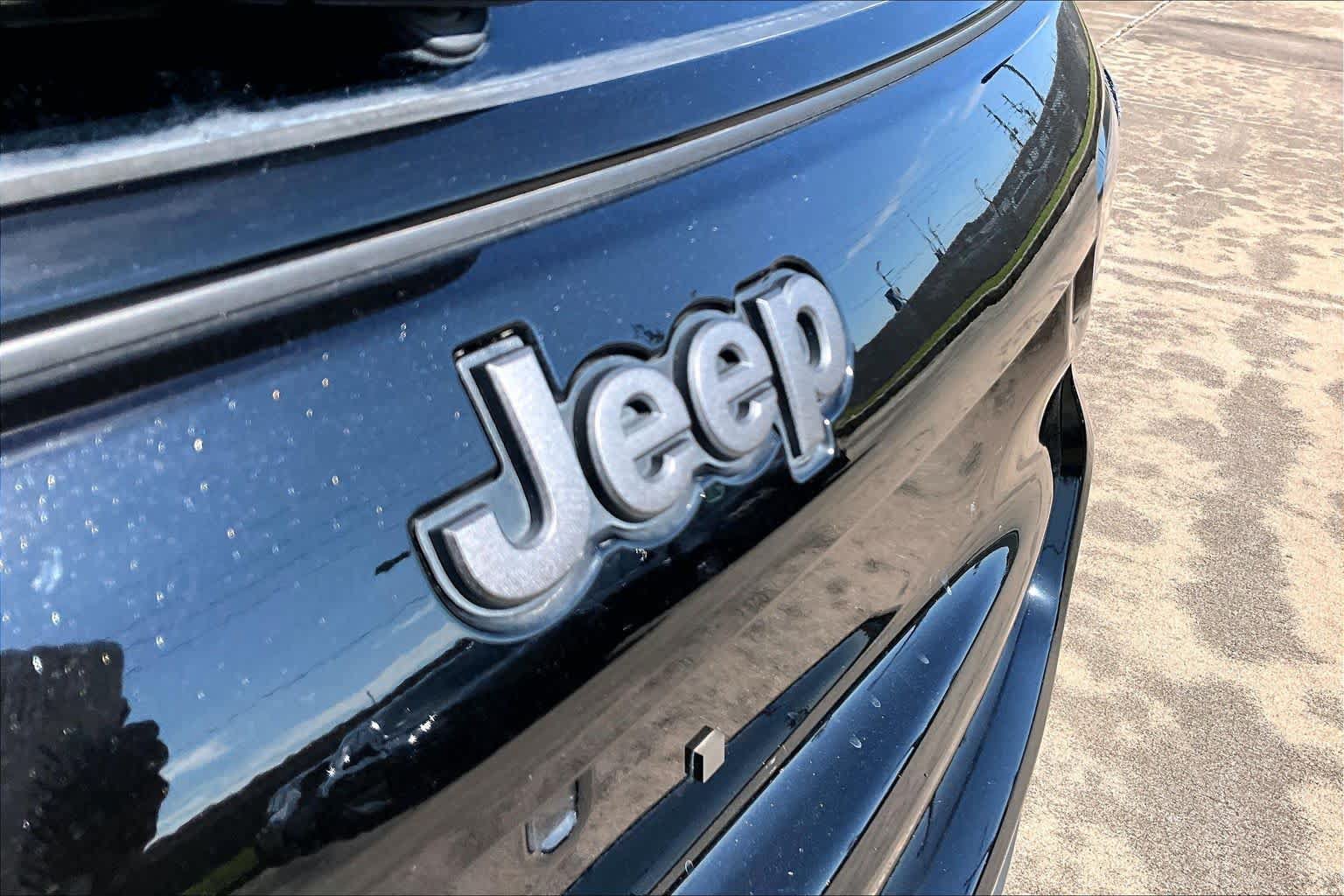 Used 2025 Jeep Compass Latitude w/ Altitude Special Edition AWD/4WD image 10