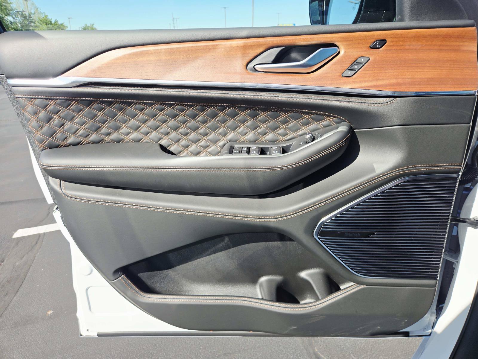 New 2027 Jeep Grand Cherokee Summit AWD/4WD image 32