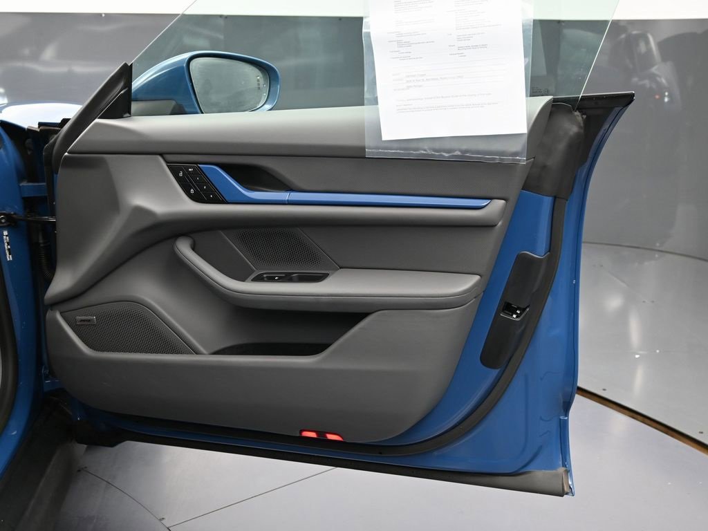 Used 2023 Porsche Taycan image 39