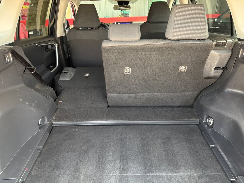 Used 2024 Toyota RAV4 LE AWD/4WD image 15