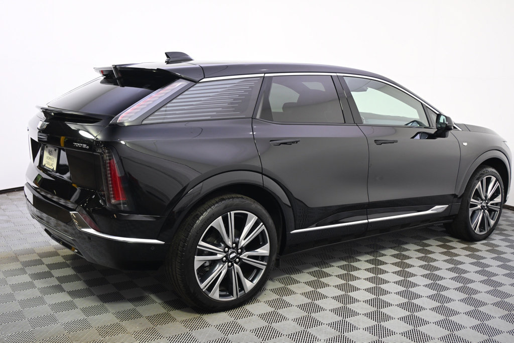 New 2026 Cadillac Optiq Luxury 2 w/ LPO, Floor Liner Package AWD/4WD image 7
