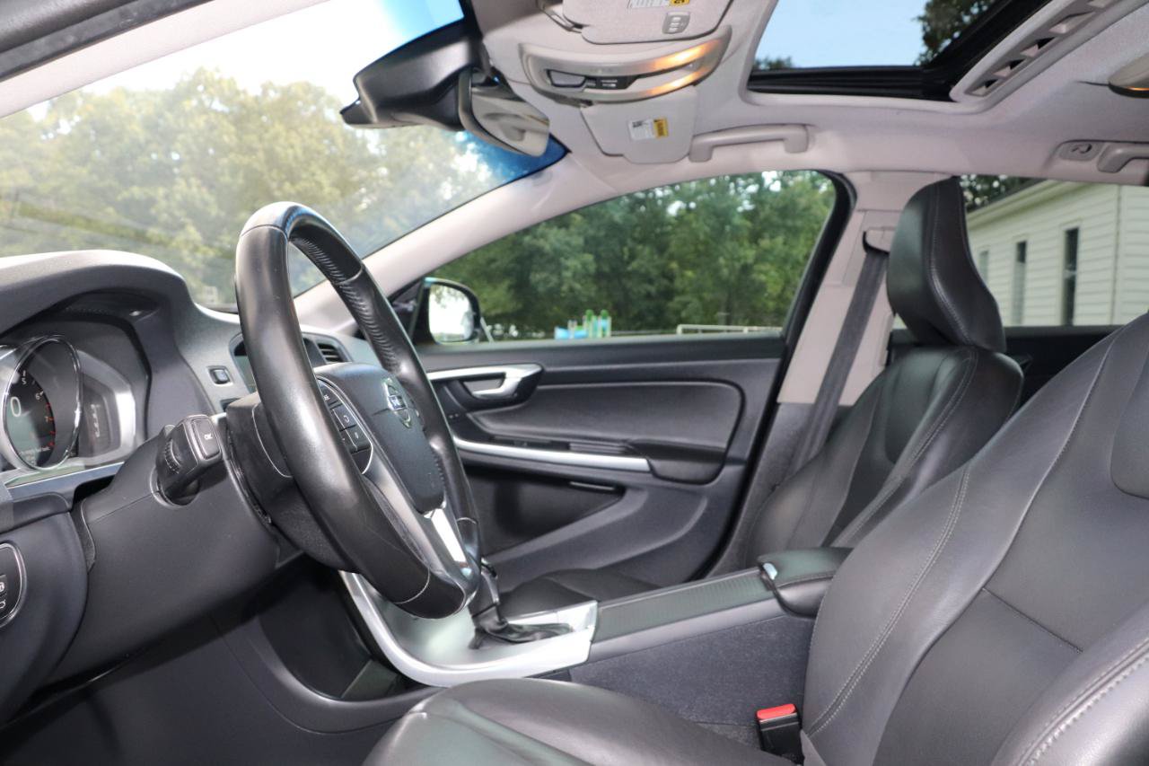 Used 2018 Volvo V60 T5 Cross Country w/ Convenience Package AWD/4WD image 9